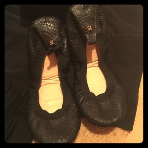 Yosi Samra Fold-Up Flats...